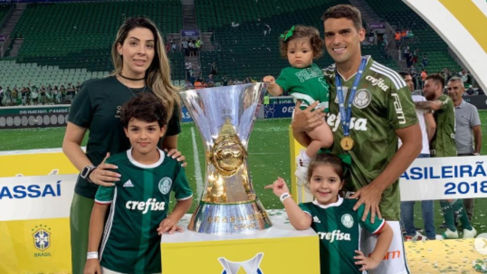 Jean com a família durante conquista do Brasileiro 2018. — Foto: Foto: Reprodução/RedesSociais