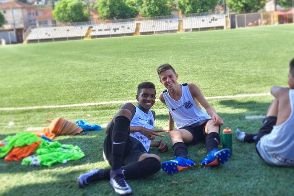 Deco com Rodrygo em treino do Santos — Foto: Arquivo Pessoal