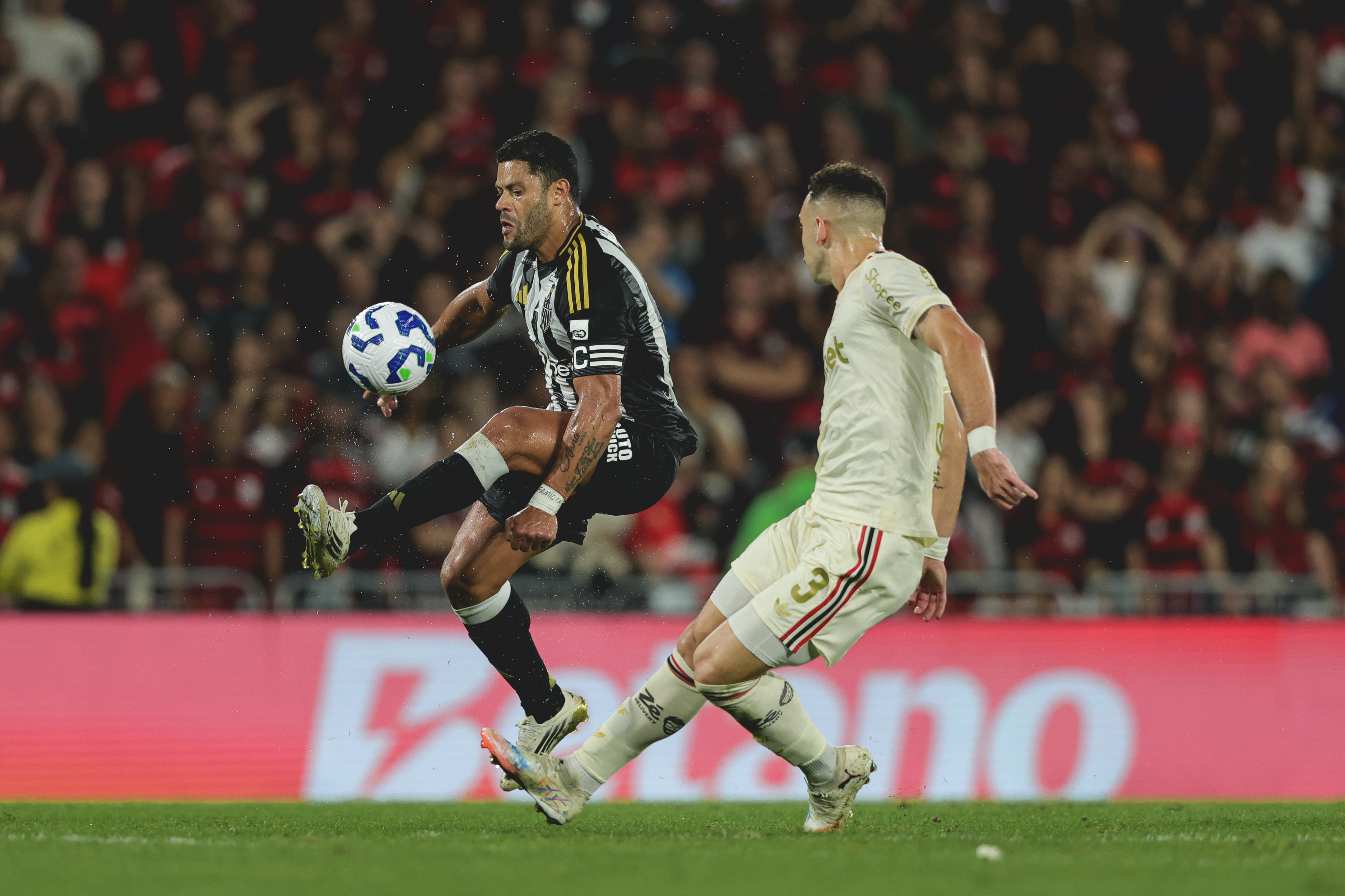 Flamengo mantém estratégia de saída de bola após falha contra Atlético-MG