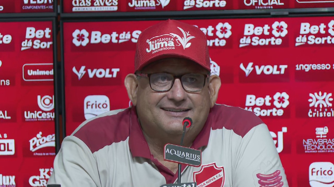 Guto Ferreira comemora vitória no clássico, cutuca Tadeu e elogia postura do Vila Nova