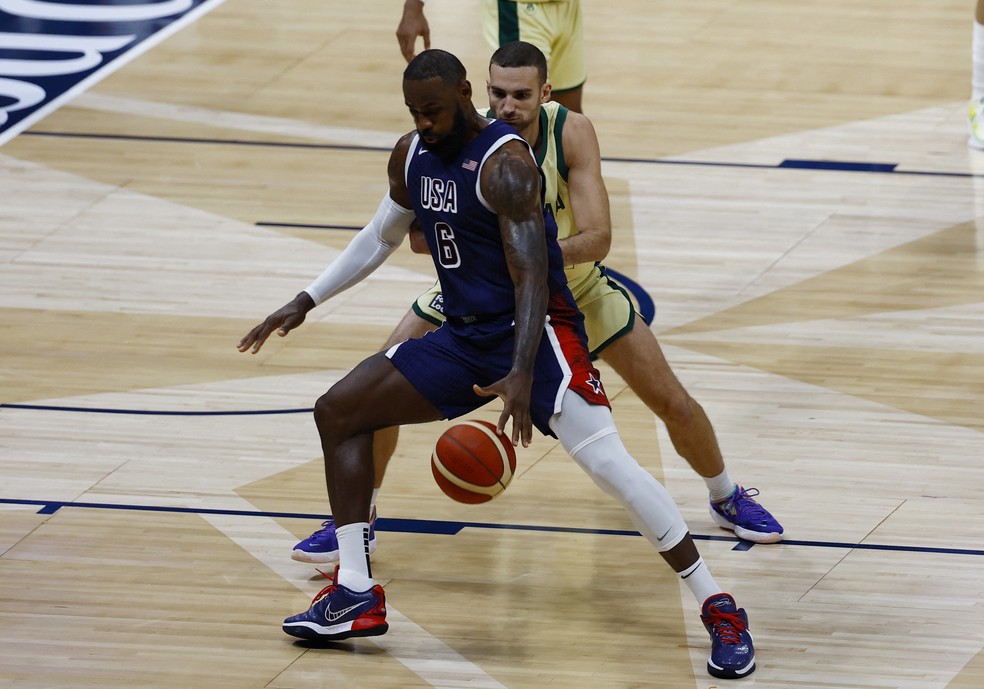 Lebron James durante amistoso da Seleção dos EUA — Foto: Reuters