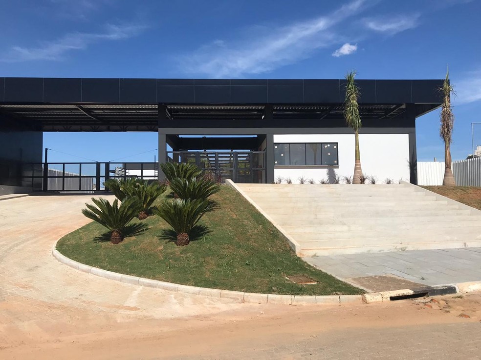 Entrada principal do CT da base do Corinthians — Foto: Marcelo Braga