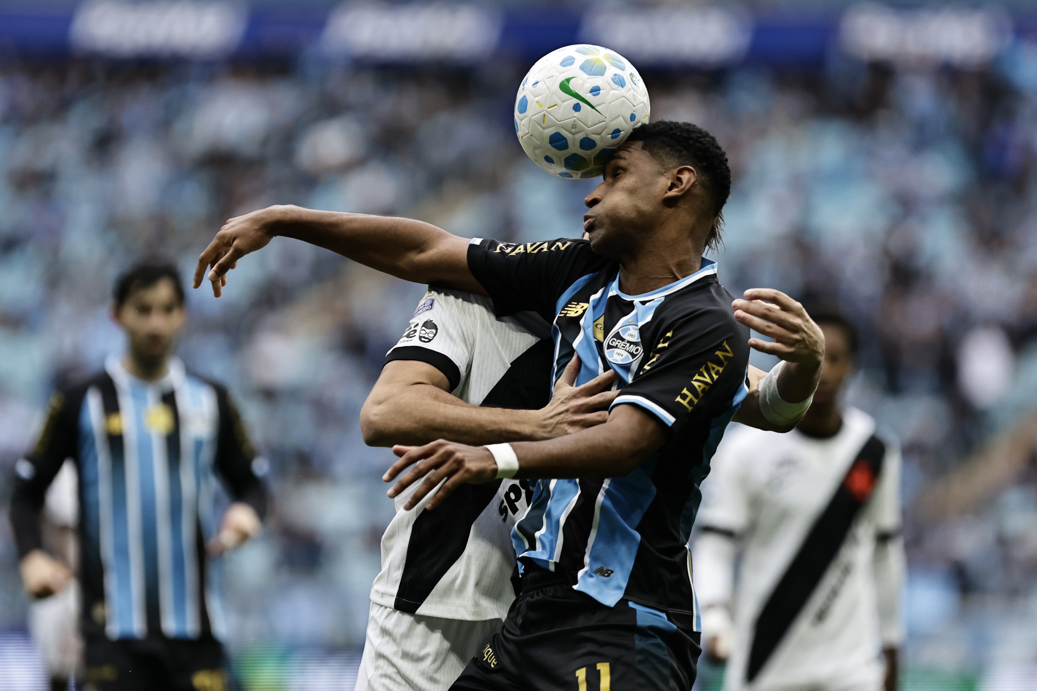 Análise: Grêmio repete erros, perde em casa para o Vasco e afunda em cenário de rebaixamento