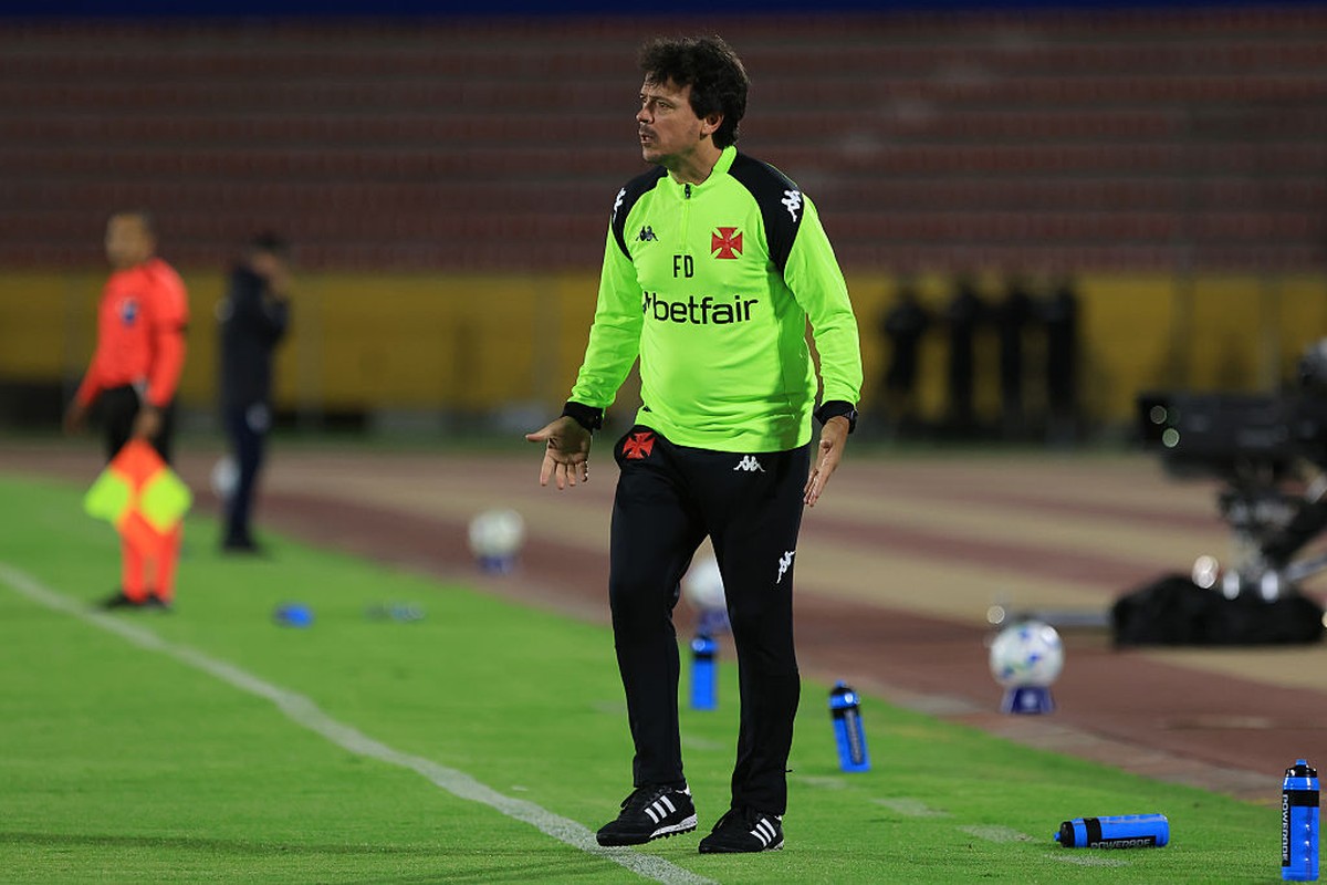 Fernando Diniz lamenta expulsão de Piton em derrota do Vasco: 