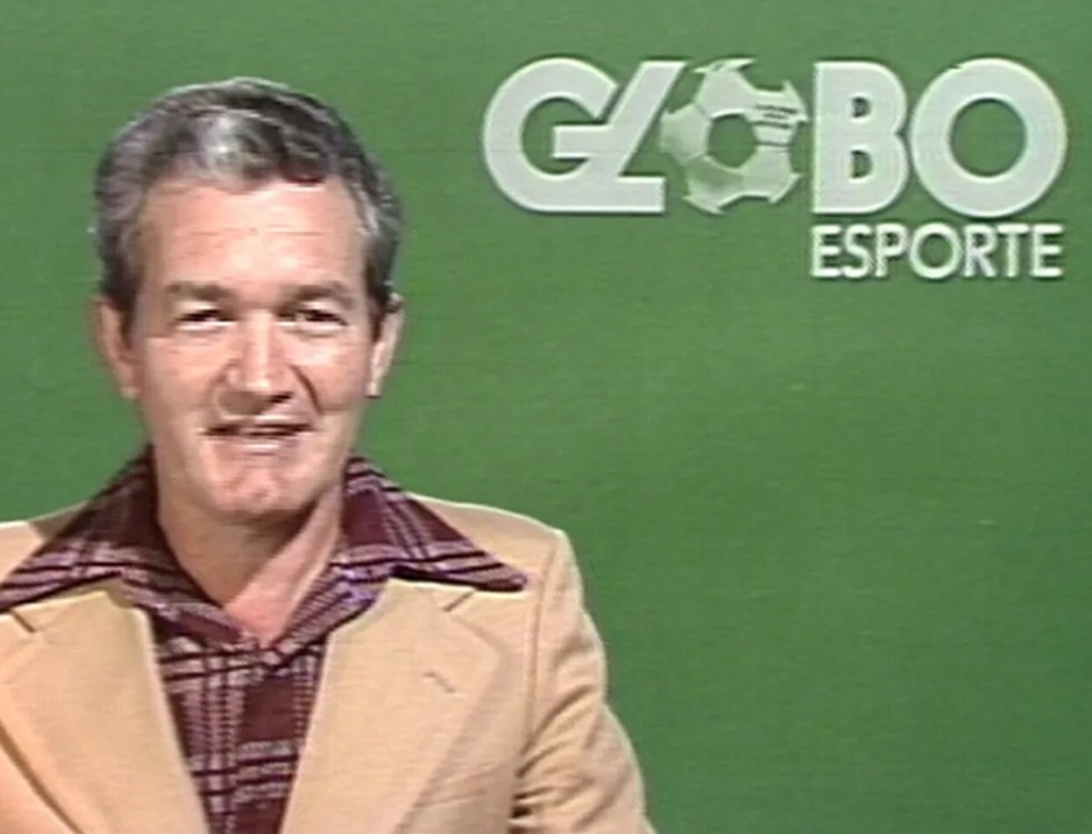 Léo Batista à frente do Globo Esporte — Foto: Reprodução