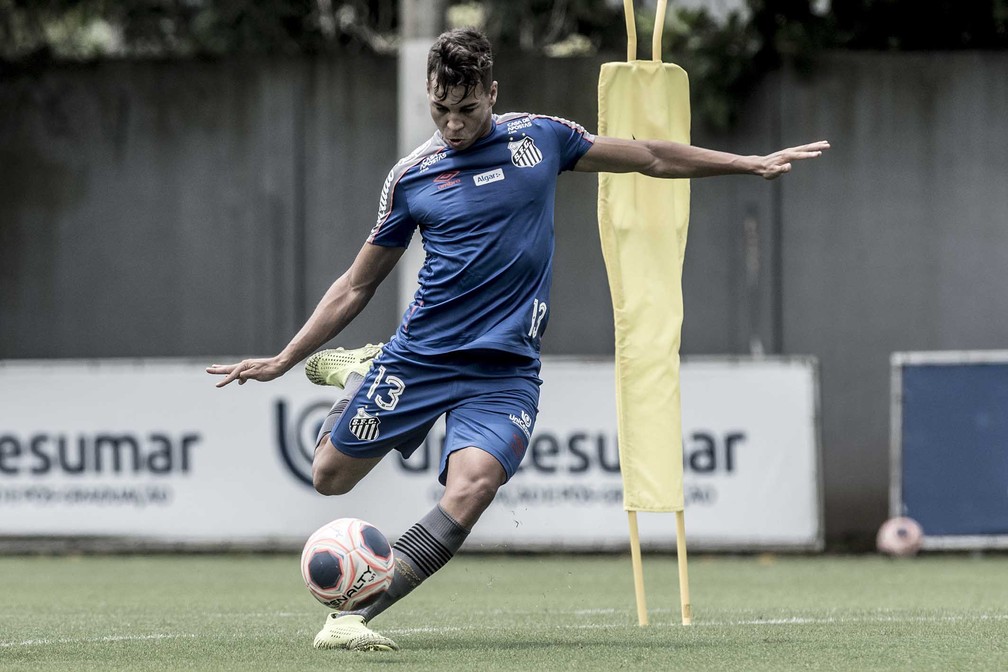 Jesualdo faz análise da estreia de Renyer pelo Santos: “Tem muito