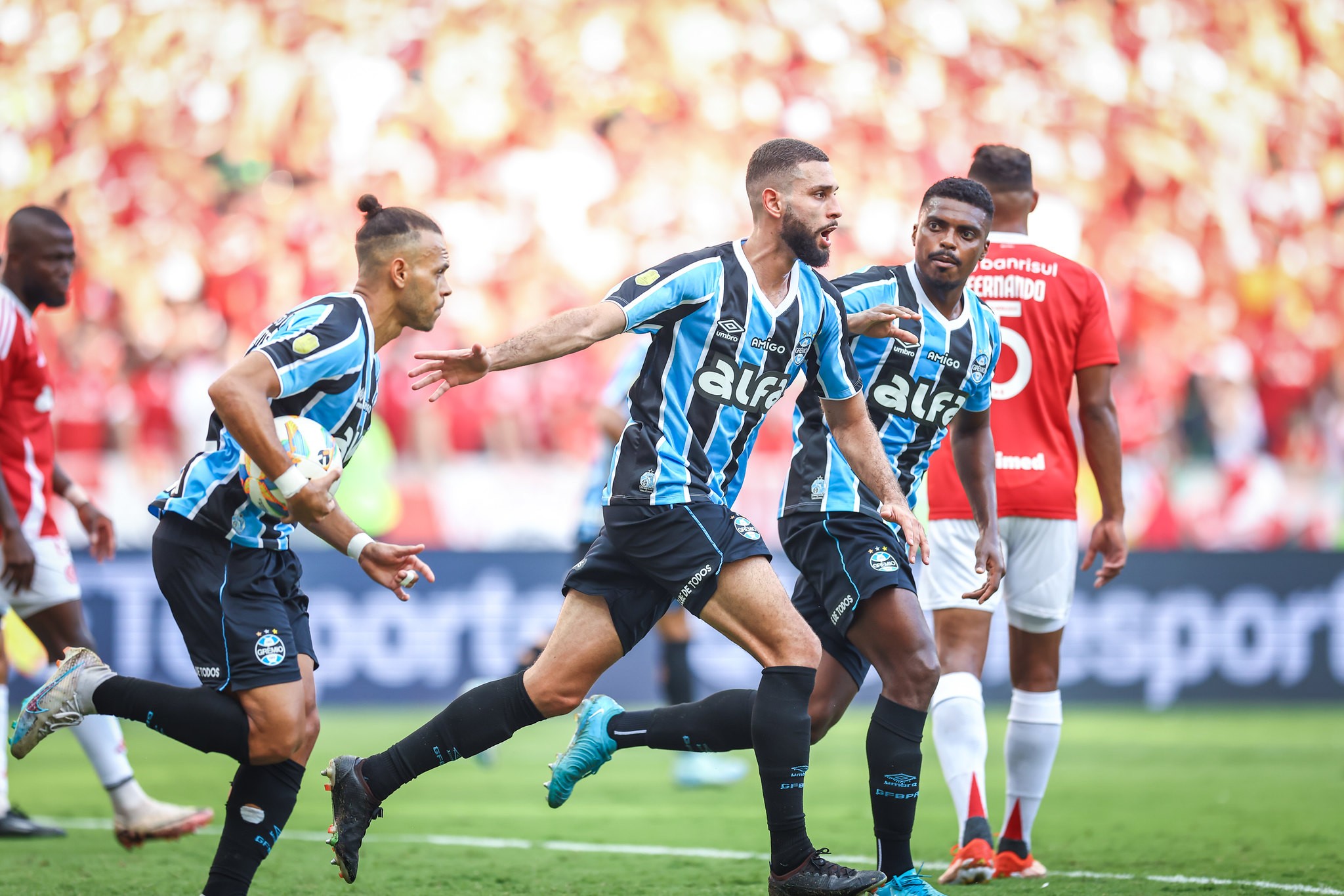Novas movimentações no Grêmio com a chegada de Quinteros.