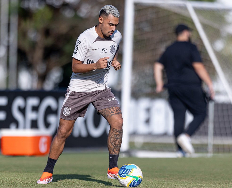 Matheuzinho em treino do Corinthians — Foto: Rodrigo Coca/Agência Corinthians