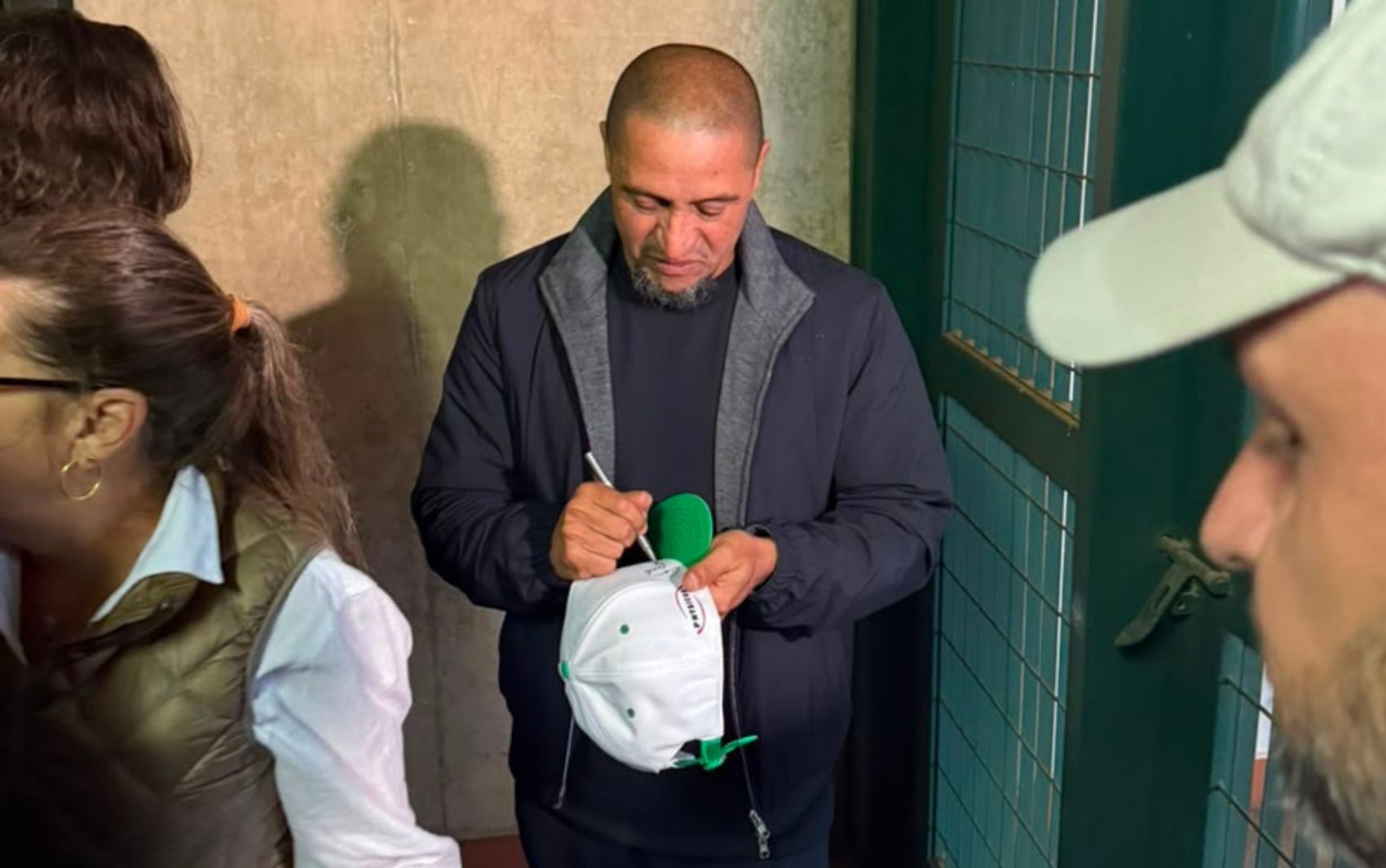 Roberto Carlos vê sobrinho jogar no mesmo clube que o revelou: "Lembranças boas"