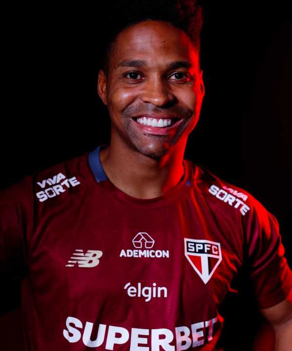 Wendell se apresenta ao São Paulo livre de restrições físicas após longa paragem
