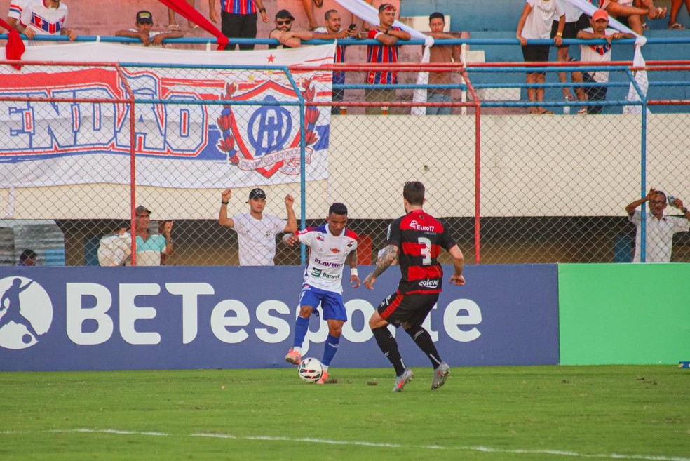 Jogadores do Ituano em lance da partida contra Itabaiana