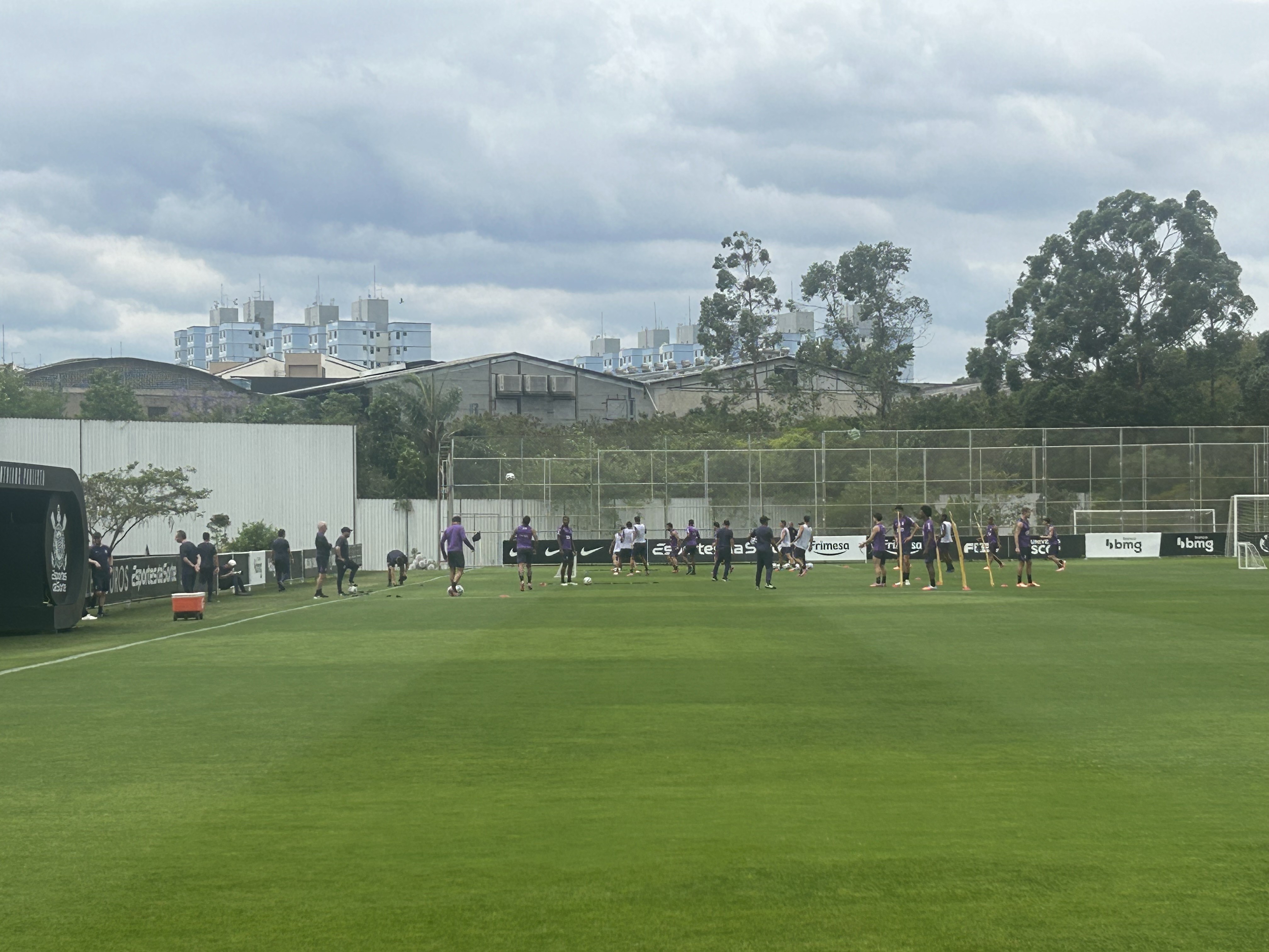 André Ramalho treina na academia enquanto Martínez tem nova ausência no Corinthians