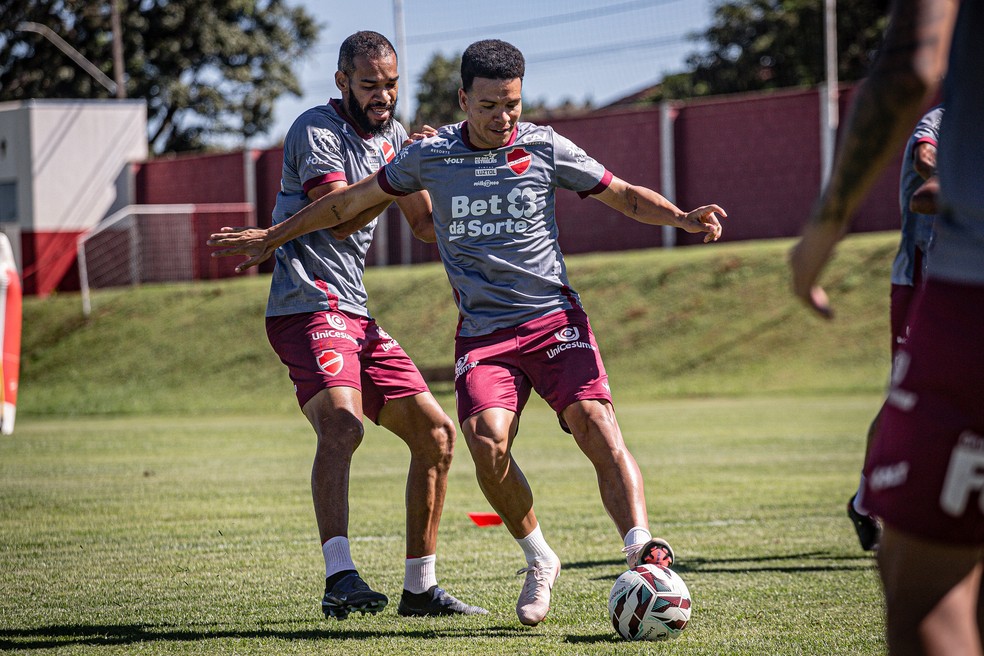 Marquinhos Gabriel deu assistência para gol de Dellatorre contra o Athletic — Foto: Roberto Corrêa/VNFC