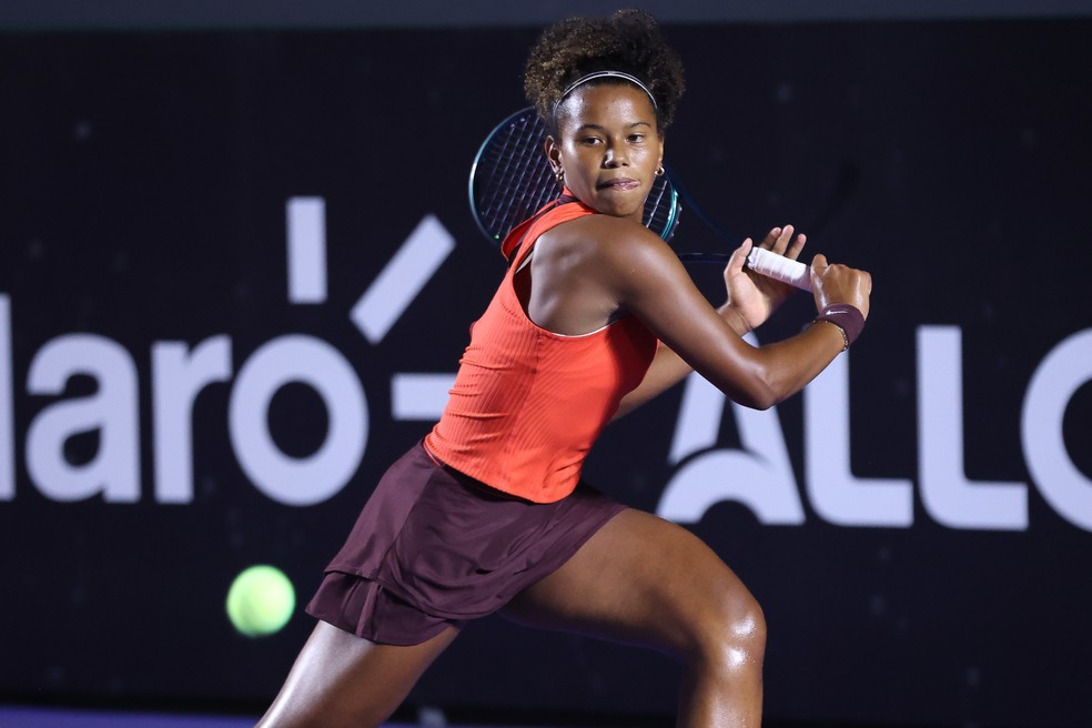 Victoria Barros luta, mas cai diante de americana na estreia do SP Open