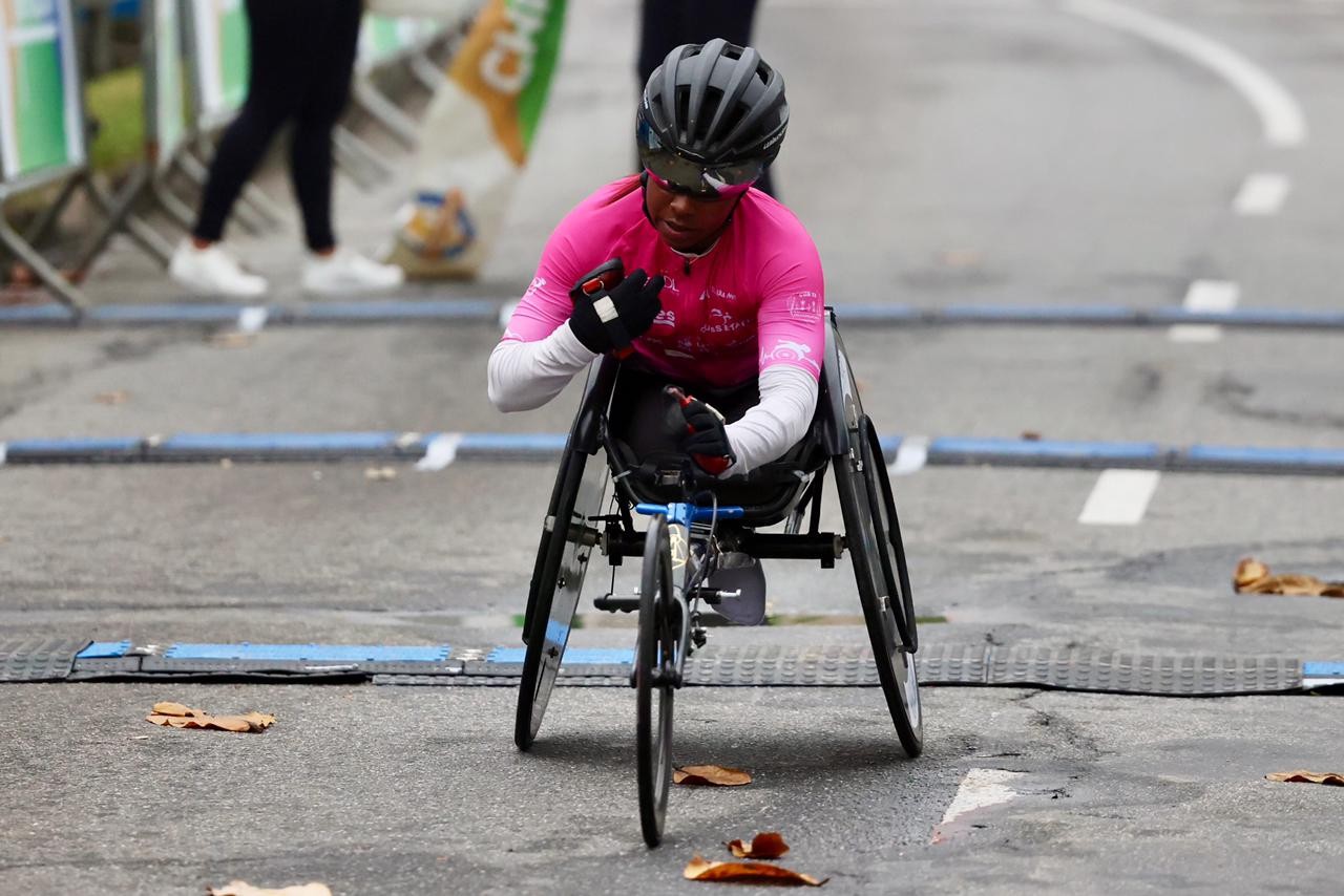 Com visto em cima da hora e cadeira emprestada, santista é top 5 na Maratona de Sydney