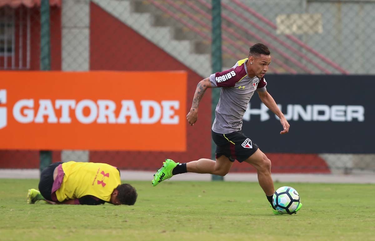 GloboEsporte.com > Futebol > Palmeiras - NOTÍCIAS - Roque Júnior faz  trabalho especial em Atibaia para melhorar o entrosamento