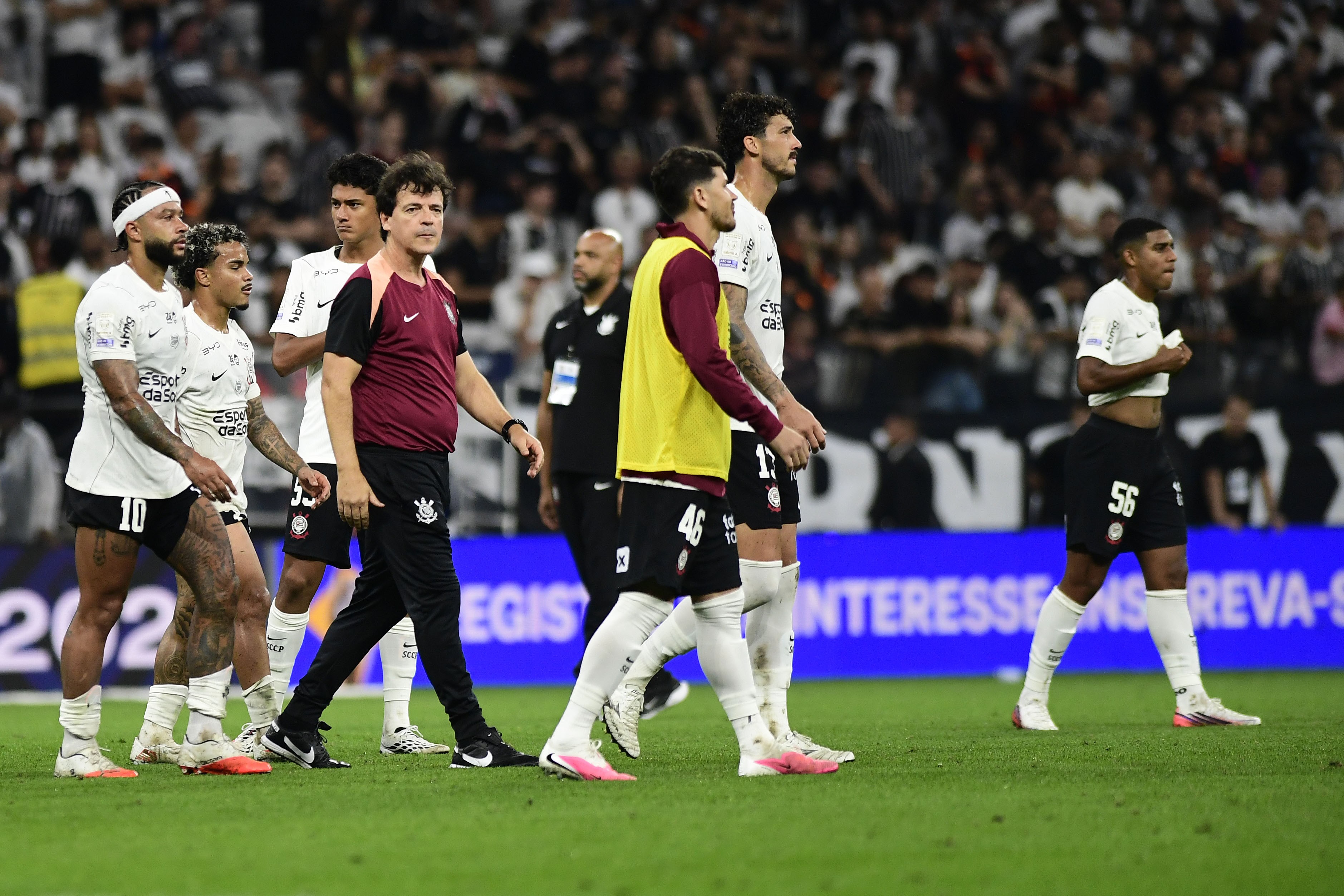 Diniz admite problemas, mas lamenta derrota do Corinthians: "Merecia resultado melhor"