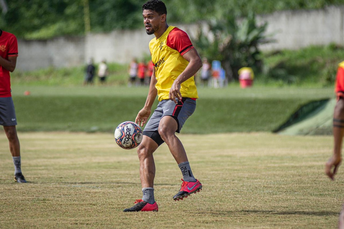 Ramon relaciona Van pela primeira vez; recuperado de lesão, Samuel ...