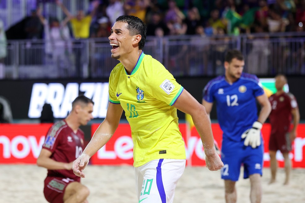 Lucão comemora gol em Brasil x Belarus — Foto: Getty Images