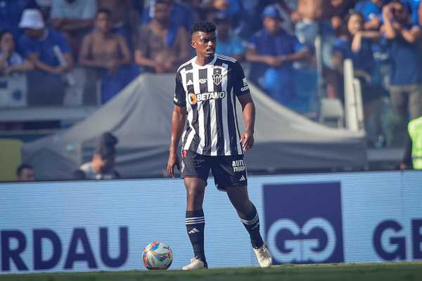 Grêmio contrata zagueiro Jemerson, vindo do Atlético-MG para reforçar equipe.