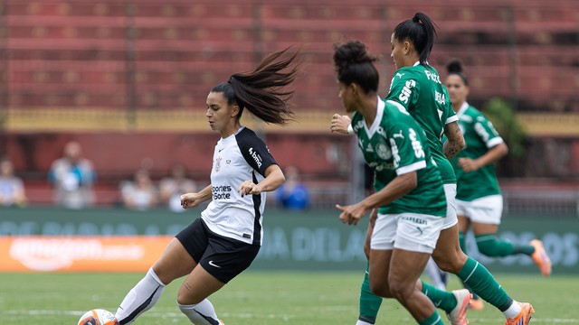 Lance de Corinthians x Palmeiras no segundo jogo da final do Paulistão Feminino 2025