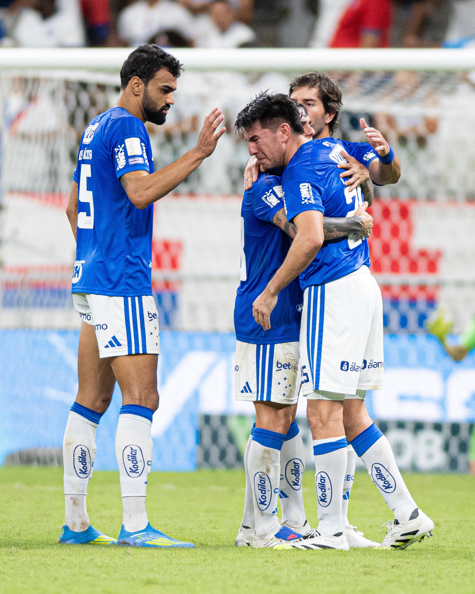 Villalba volta a ganhar minutos no Cruzeiro e se emociona com marca expressiva entre estrangeiros
