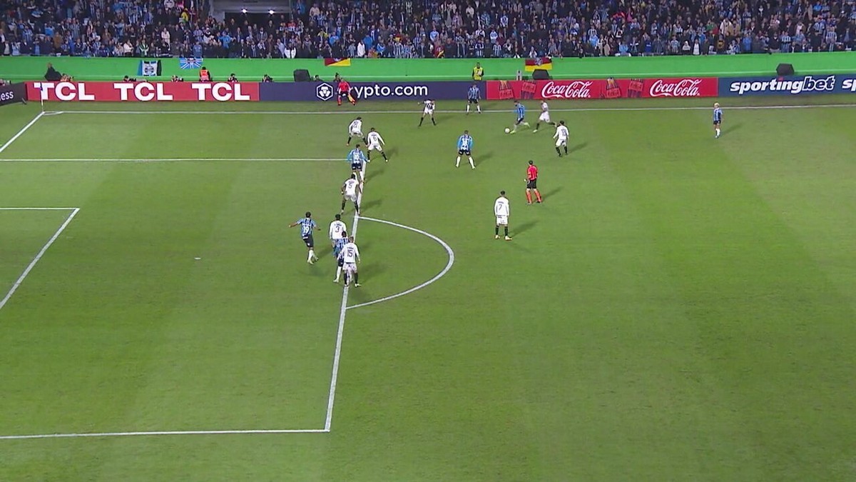 Gustavo Nunes junta-se a Ronaldinho Gaúcho na lista de marcadores do Grêmio na Libertadores