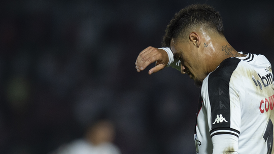 A sinaakun freebetCoutinho: meia ainda não venceu desde que voltou ao Vasco - Foto: (Anderson Romão/AGIF)