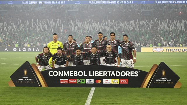 Elenco do Fluminense posado em jogo contra o Palmeiras
