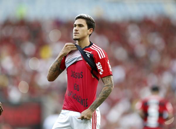 Pedro chega a 100 gols pelo Flamengo