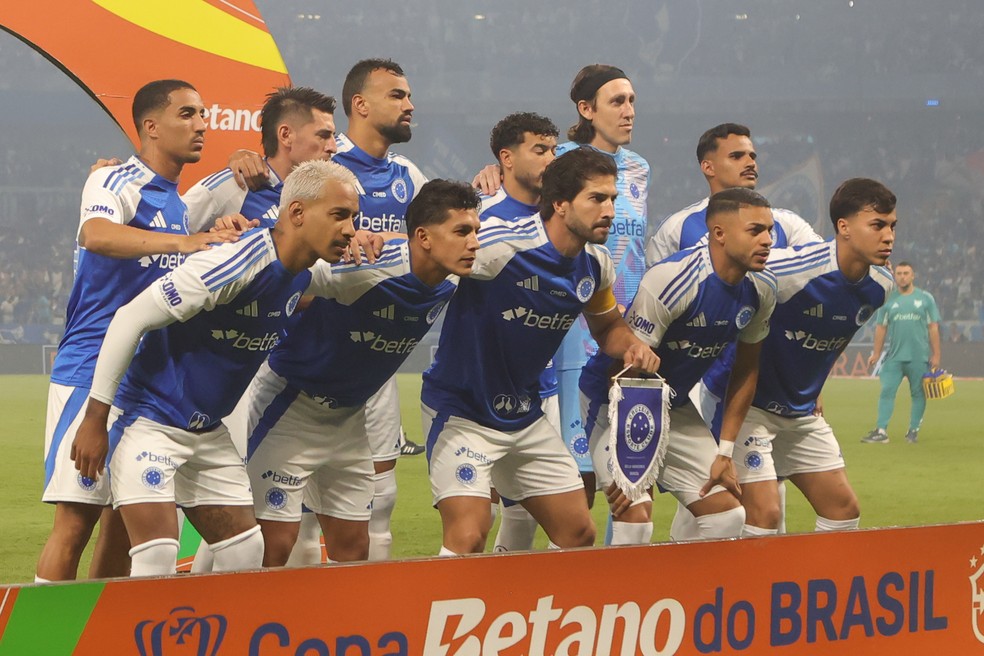 Time do Cruzeiro contra o Atlético-MG — Foto: Gilson Lobo/AGIF