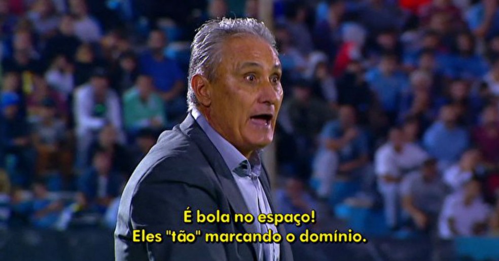 Tite e as orientações em Uruguai x Brasil — Foto: reprodução/vídeo