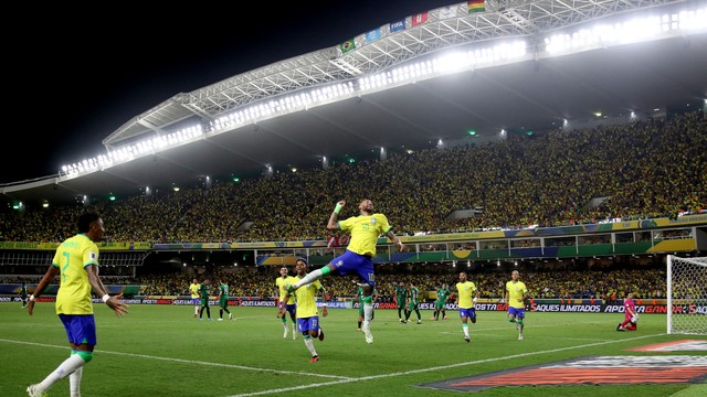 Neymar comemora gol em Brasil x Bolívia