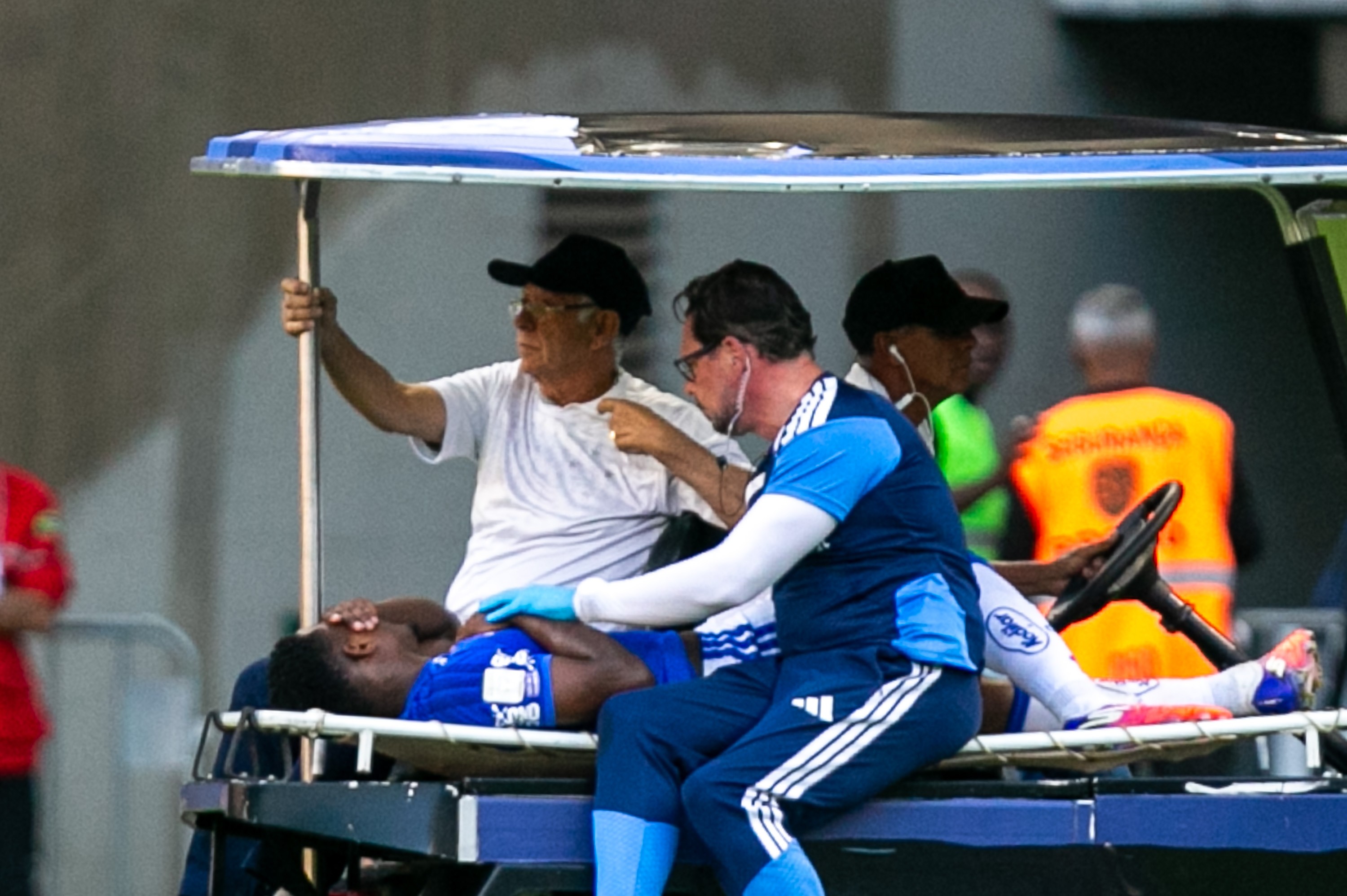 Sinisterra sofre nova lesão e deve ficar até dois meses fora do Cruzeiro, complicando o ataque da Raposa