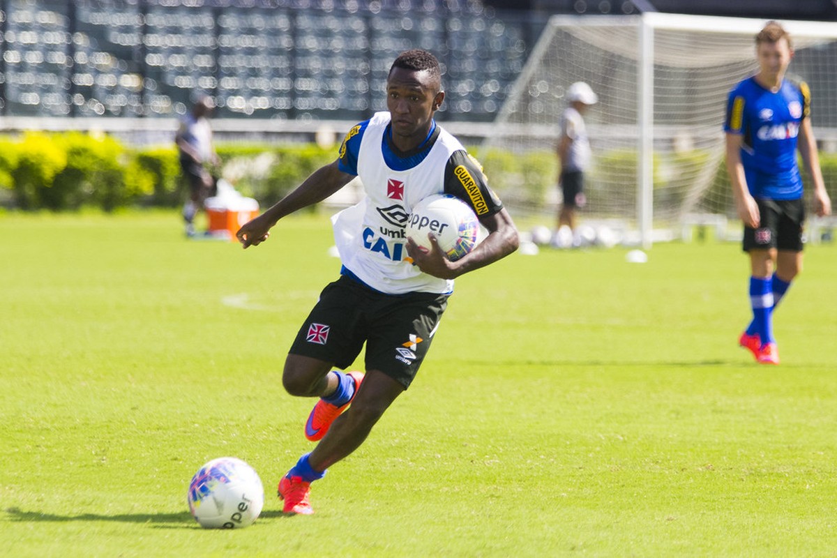 Ex-Vasco recebe alvará de soltura e deixa prisão depois de seis meses