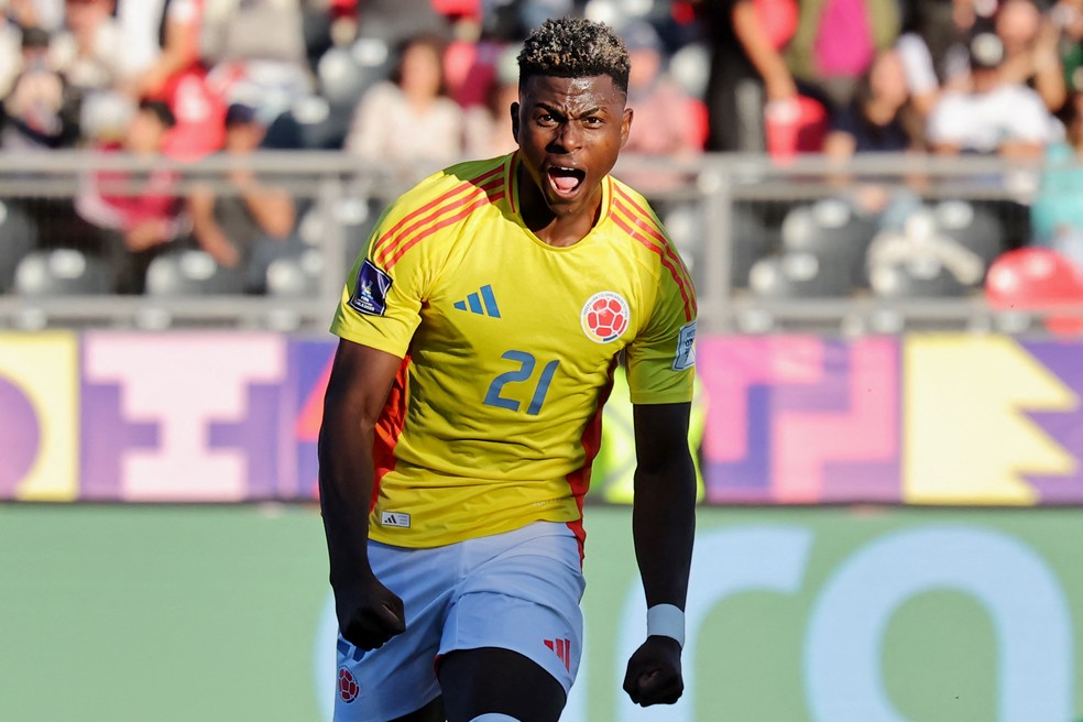 Neiser Villareal comemora gol pela Colômbia contra a Espanha