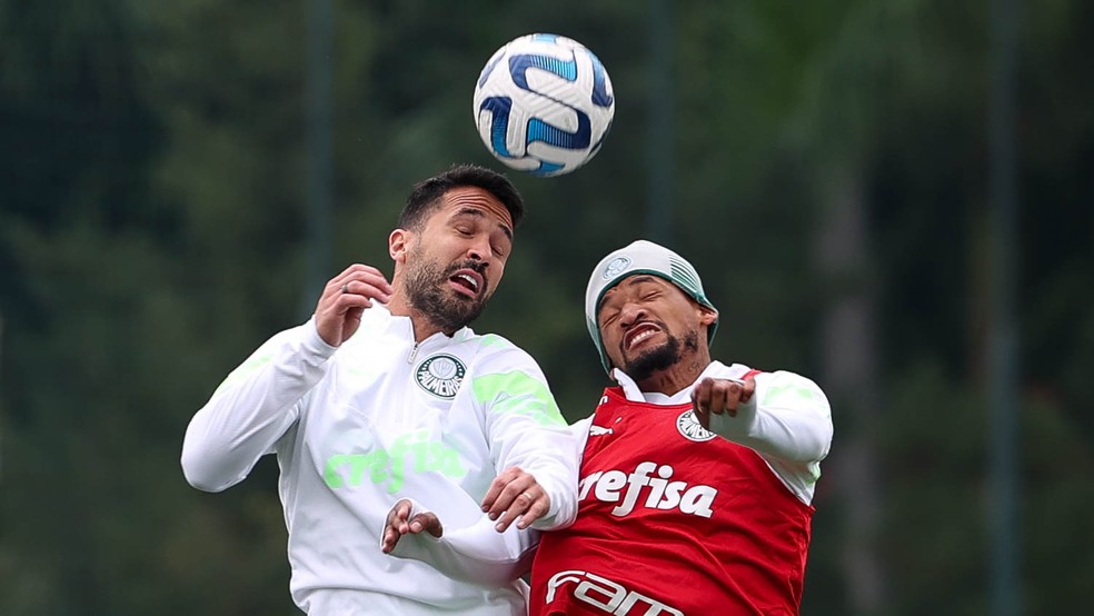 Luan e Jailson em treino do Palmeiras na Academia de Futebol — Foto: Cesar Greco/Palmeiras