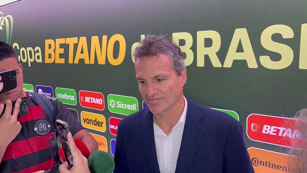 Bruno Spindel, dirigente do Flamengo, em sorteio da Copa do Brasil — Foto: Gabriel Andrade / ge