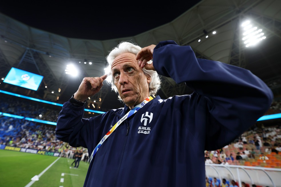 Jorge Jesus em Al-Ittihad x Al-Hilal � Foto: Yasser Bakhsh/Getty Images
