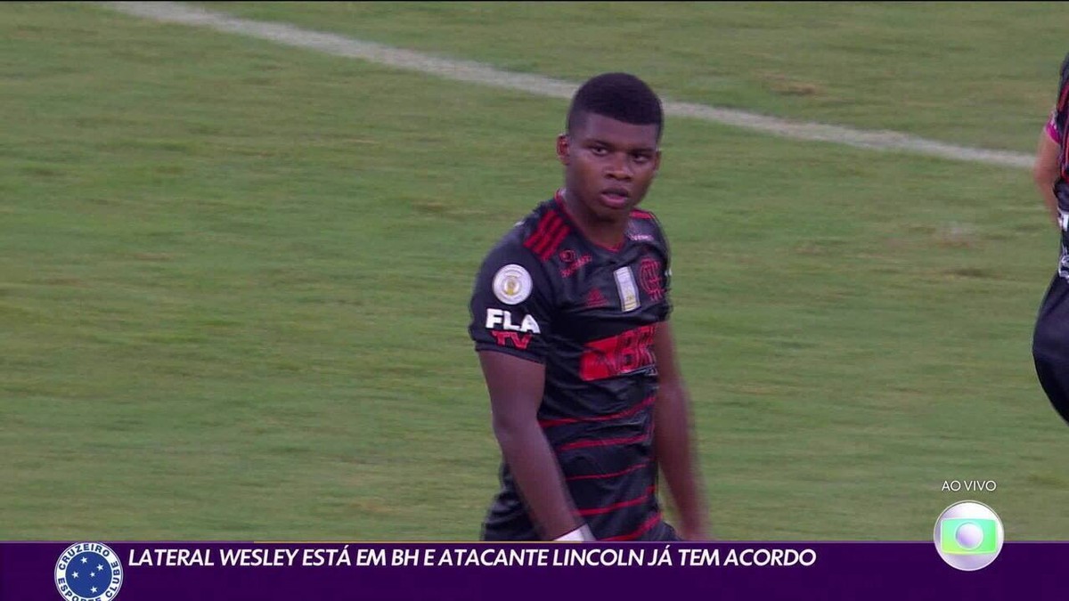 Salário de Lincoln quando no Flamengo é fora da realidade do Cruzeiro