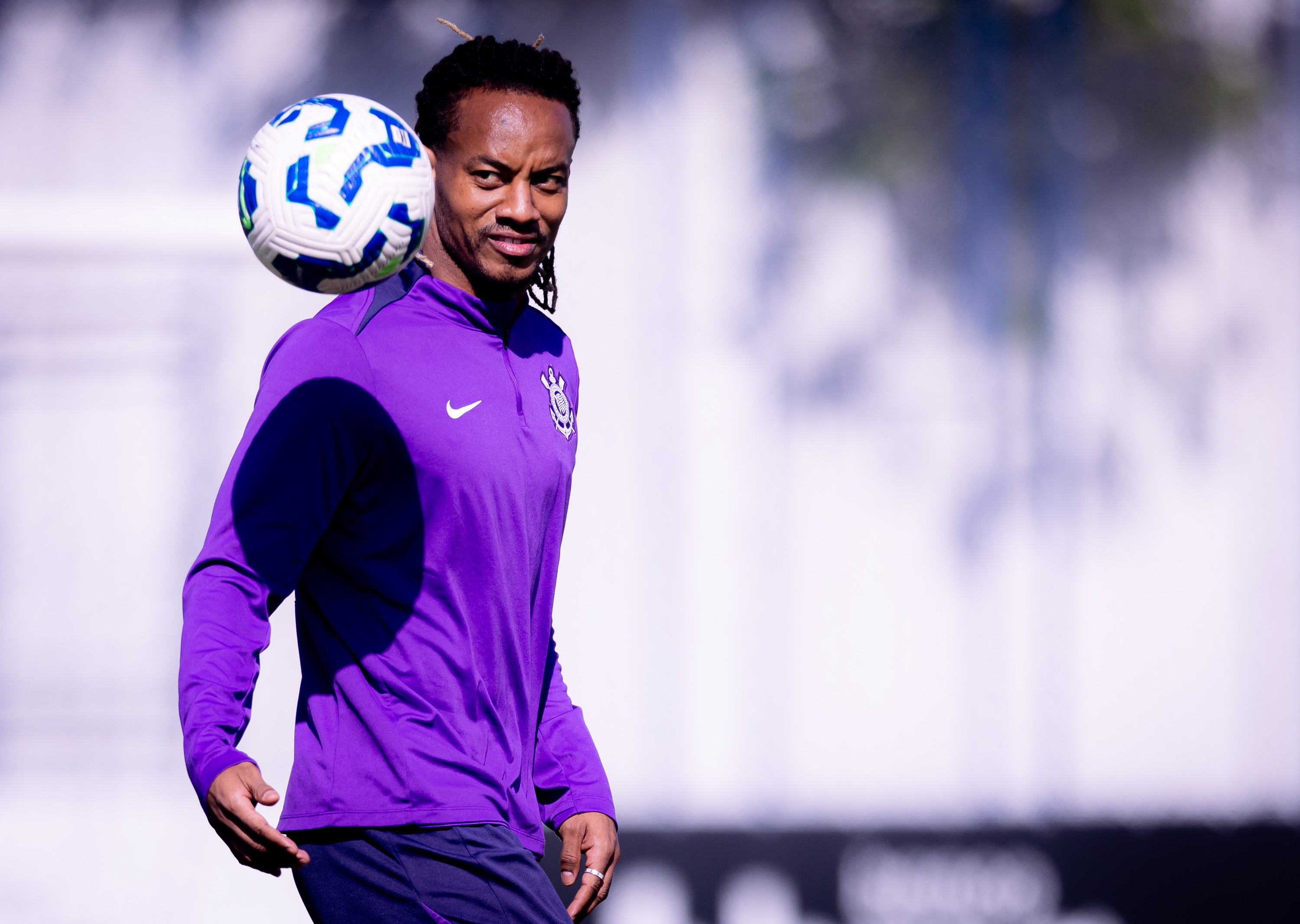 Carrillo garante estar feliz no Corinthians e nega propostas do Internacional na temporada