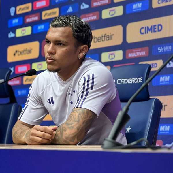 Gabriel Veron é apresentado no Cruzeiro, fala sobre indisciplina no Porto e busca recomeço