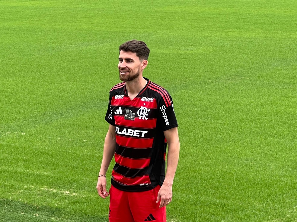 Jorginho durante apresentação no Flamengo — Foto: Letícia Marques/ge