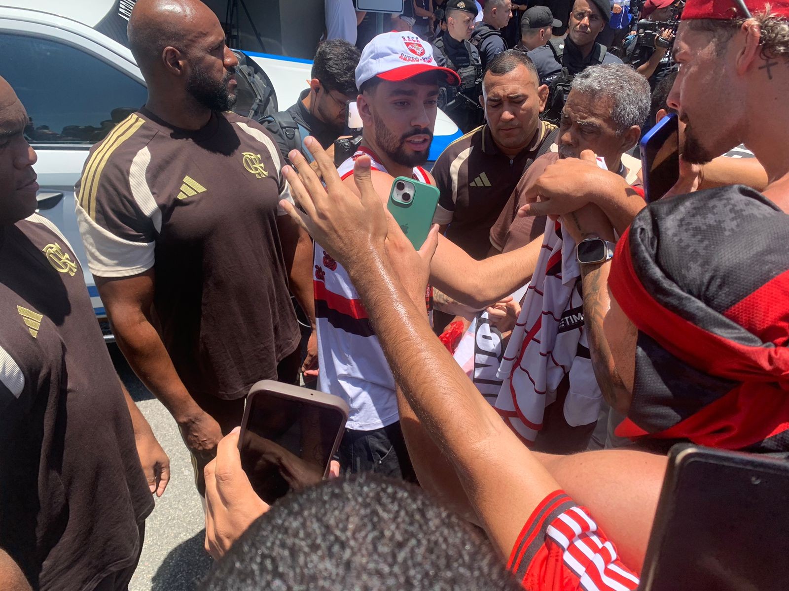 Paquetá retorna ao Flamengo e celebra acolhida calorosa no Rio: Era o que eu precisava!
