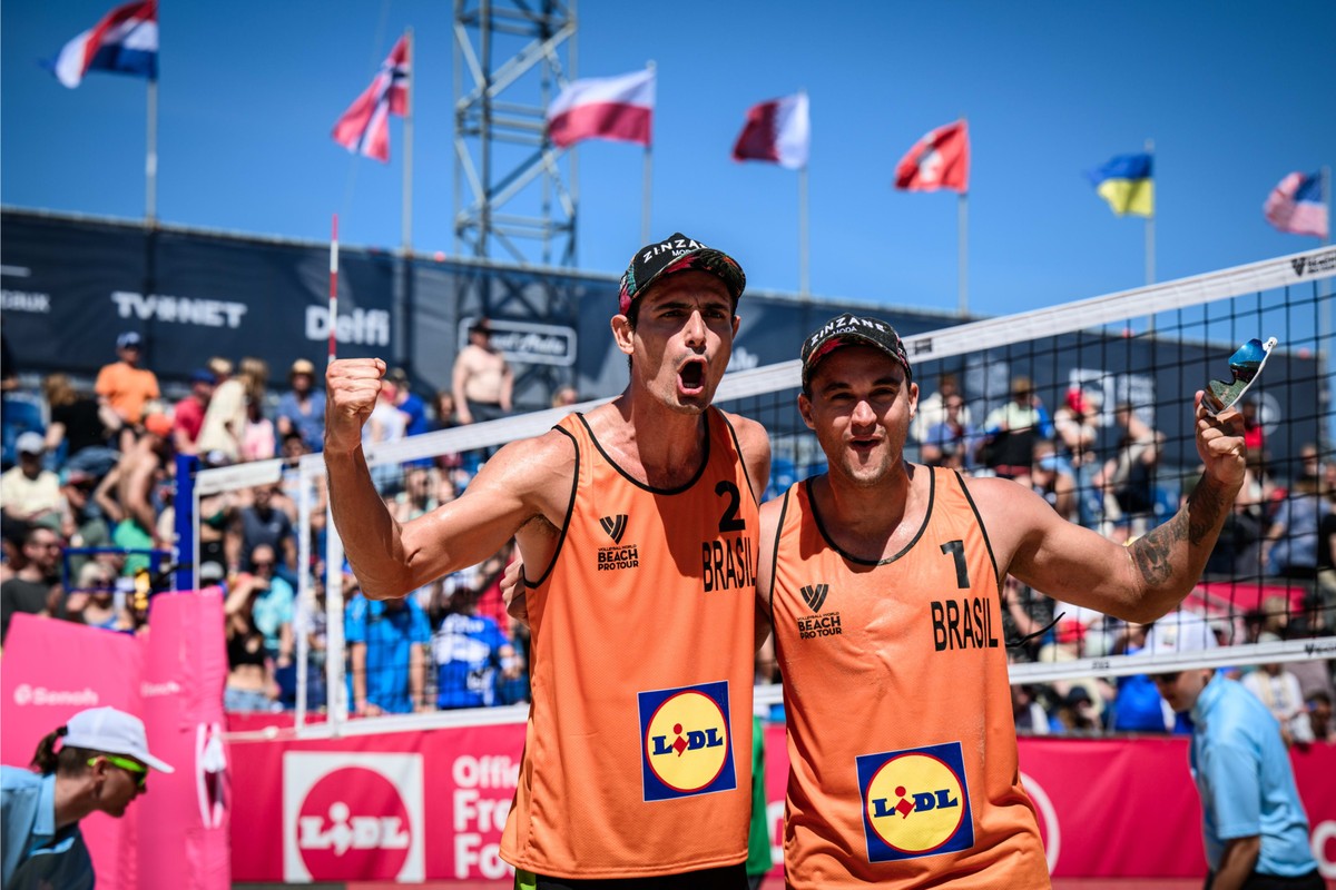 No tie-break, André Stein e George garantem 100% do Brasil no vôlei de  praia no Pan