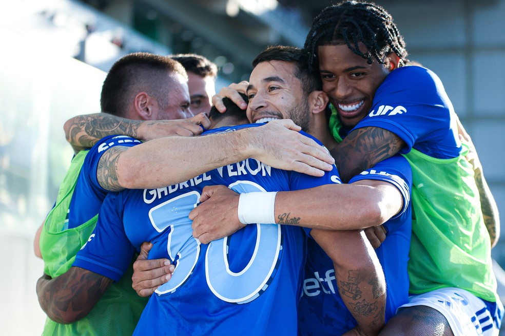 Jogadores do Cruzeiro comemoram gol — Foto: Gustavo Martins / Cruzeiro e Gustavo Aleixo / Cruzeiro