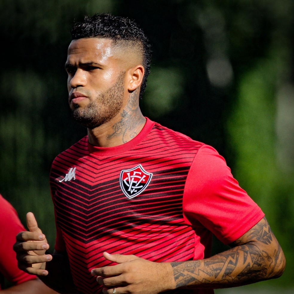 Flamengo contrata lateral-direito do Atlético Tubarão