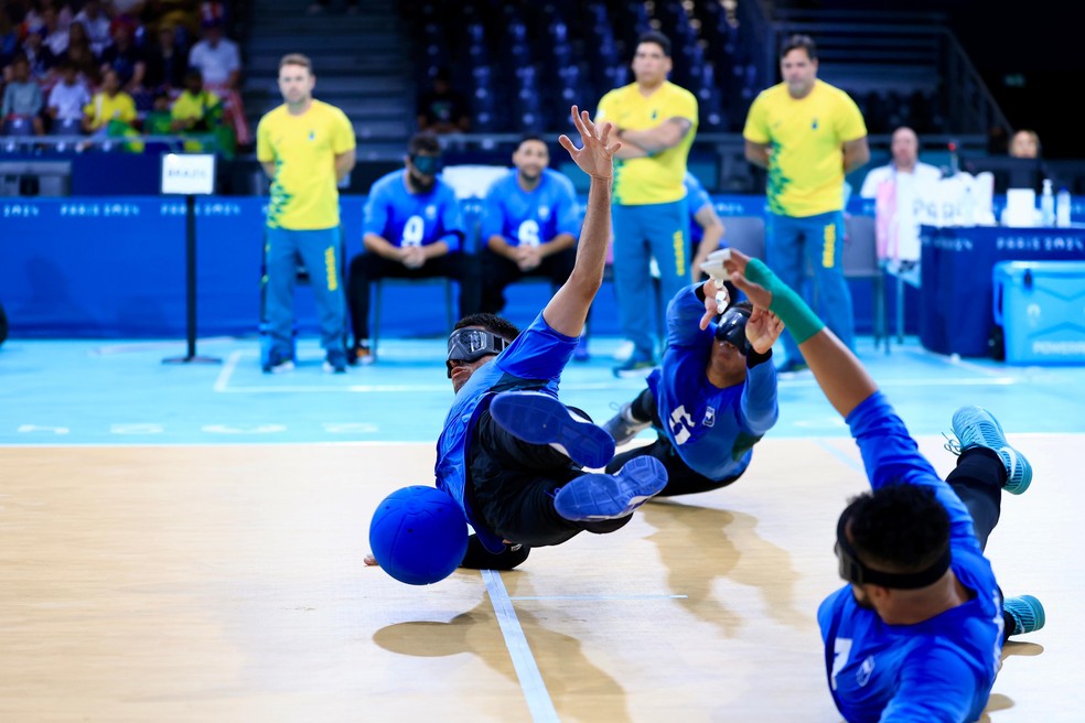Jogadores do Brasil em ação contra os EUA nas Paralimpíadas de Paris  — Foto: Marcello Zambrana/CPB