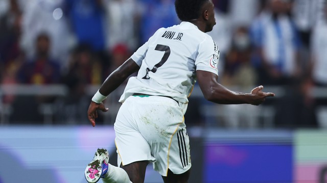 Vini Jr. sai para comemorar o gol do Real Madrid contra o Barcelona