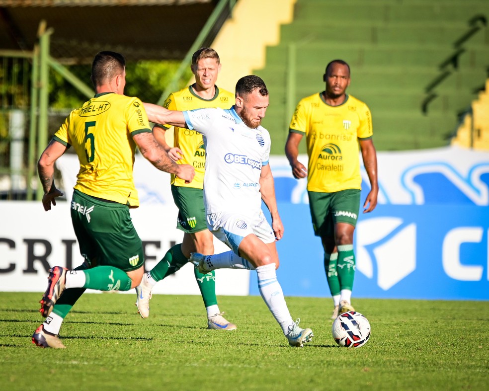 CSA não conseguiu repetir desempenho da vitória contra o Grêmio — Foto: Julia Galvão